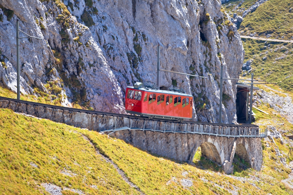 5 Of The Best Scenic Train Rides In Switzerland | Railbookers®